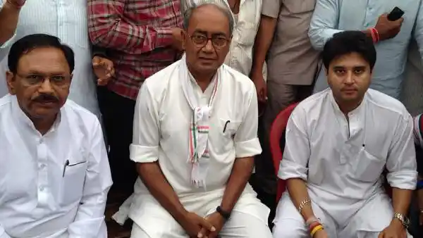 Senior leaders such as Digvijaya Singh realised that the Congress was walking into the BJP trap and went public saying that the party stood against cow slaughter. (Photo: @digvijaya_28)