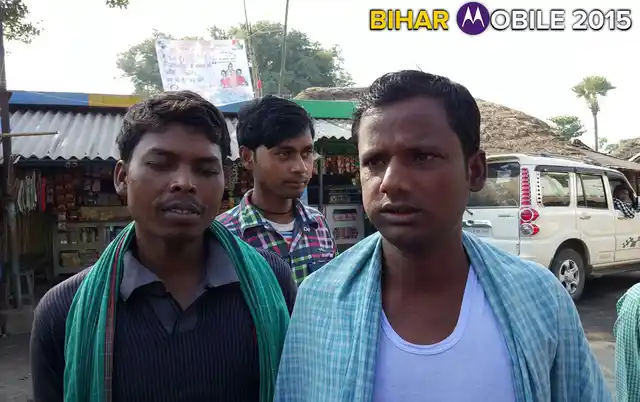 Puttu Mandal (right) says that the Congress will win the seat, but on the strength of the fact that they are a part of the unbeatable Mahagathbandhan. (Photo: The Quint)