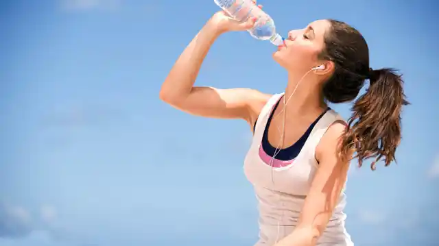 If you want to increase the intake of water, figure out how much you drink everyday and then set a realistic goal to increase your consumption (Photo: iStock)