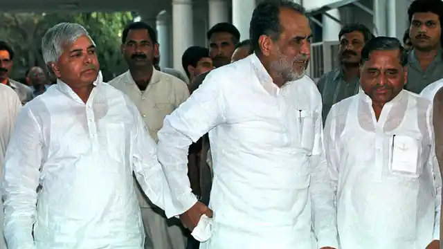 If Advani’s arrest defined Lalu’s brand of politics, the police firing on kar sevaks gave Mulayam an inalienable support base. (Photo: Reuters)