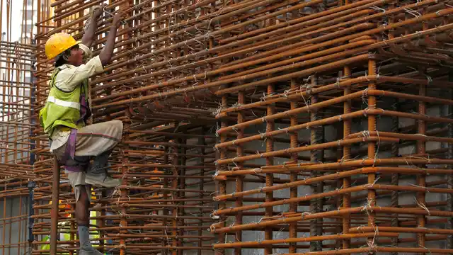 India’s GDP growth tried to keep pace and rose from 5.2 percent in the decade 1980-90, to over 6.0 percent during 1990-2000 and to 7.8 percent during 2000-10. (Photo: Reuters)
