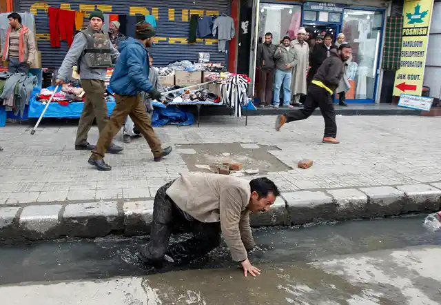 An open drain in Srinagar. (Photo: Reuters)