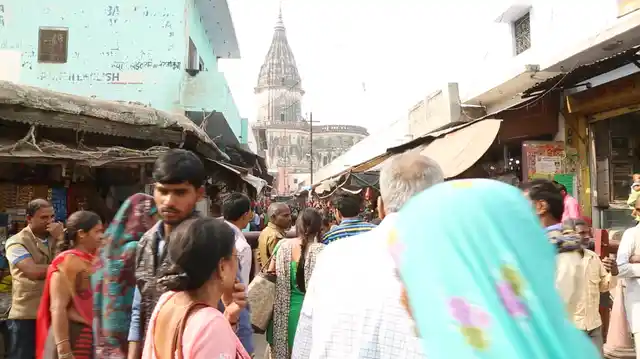 The congested Hanuman Garhi (seen in the backdrop) crossing where atleast 20 kar sevaks were shot dead in October–November 1990. (Photo: Reuters)