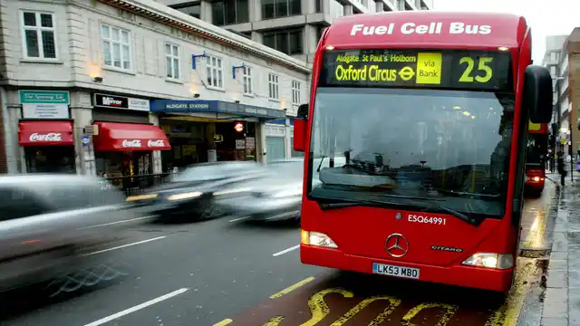 A zero-emission fuel cell bus waits at Aldgate bus station on its first day of service in central London, January 14, 2004. (Photo: Reuters)