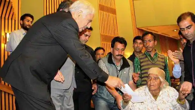Mufti <i>sahib’s</i> “healing touch” policy showed his political maturity. (Photo Courtesy: <a href="https://www.facebook.com/Muftimohammadsayeed/photos/pb.1411239649188257.-2207520000.1452242392./1456219904690231/?type=3&theater">Facebook</a>)