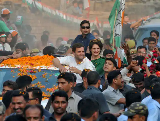 Priyanka Gandhi and Rahul Gandhi attend an election campaign rally in Amethi together, in 2014. (Photo: Reuters)