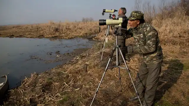 Kashmiri wild life official participate in the monitoring of
water-bird population. (Photo: AP)