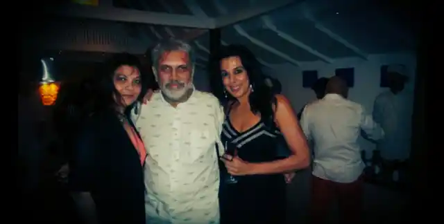 Kimi Katkar with her husband Shantanu and Pooja Bedi (Photo: Twitter/<a href="https://twitter.com/poojabeditweets">@poojabeditweets</a>)