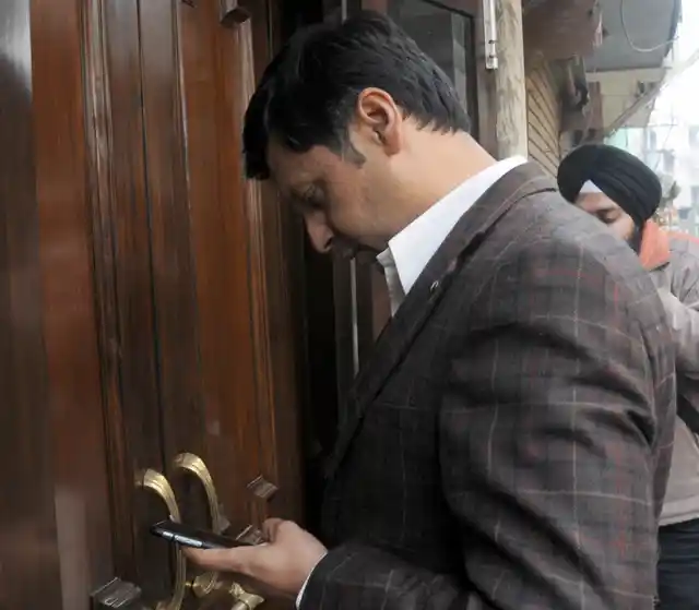 A National Investigation Agency team reaches the house of the then Gurdaspur SP Salwinder Singh in Amritsar on January 21, 2016. (Photo: IANS)