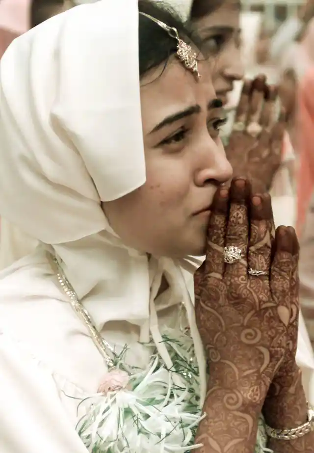 A bride is overcome by emotion during a mass wedding organised by the Bohra Muslim community in Bombay. (Photo: Reuters) 