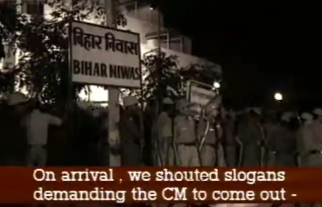 Many demanded Laloo’s resignation, many demanded immediate action against the three local goons and the master of their fiefdom Shahabuddin. (Photo Courtesy: YouTube Screenshot/Ek Minute Ka Maun)