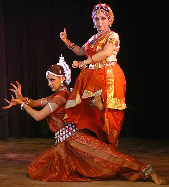 Hema Malini with daughter Aahana performing in Lucknow in 2004 (Photo: Reuters)