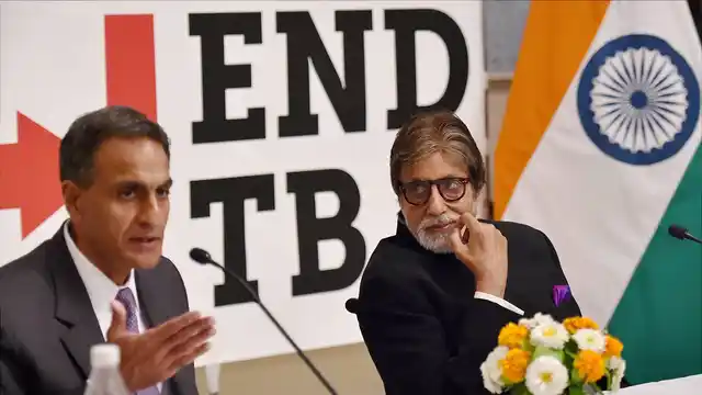 Bollywood actor Amitabh Bachchan (right) and US Ambassador to India Richard Verma during a press conference (Photo: PTI)