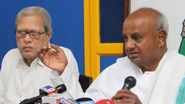 Former Prime Minister HD Deve Gowda addresses a press conference in Bengaluru on 25 July 2015. 