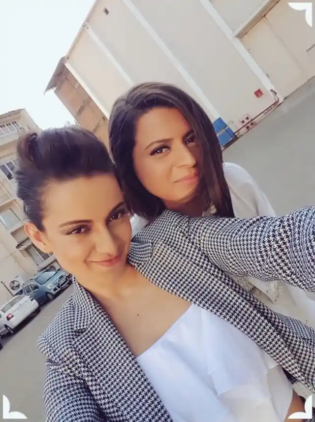 Kangana Ranaut with sister Rangoli (Photo courtesy: Twitter)