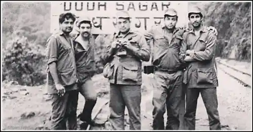 Amitabh Bachchan with co-stars Madan, Jalal Agha, Uttpal Dutt and Anwar Ali on the sets of <i>Saat Hindustani</i> (Photo: srbachchan.tumblr.com)