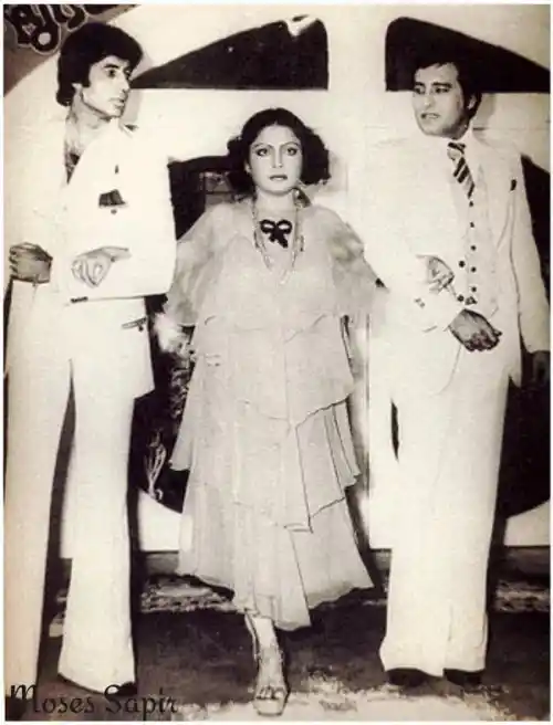 Amitabh Bachchan, Rakhee and Vinod Khanna pose for the shutterbugs (Photo: srbachchan.tumblr.com)