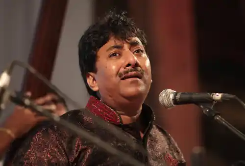 Ustad Rashid Khan sings <i>Ka Karoon Sajni </i>(Photo: Twitter)