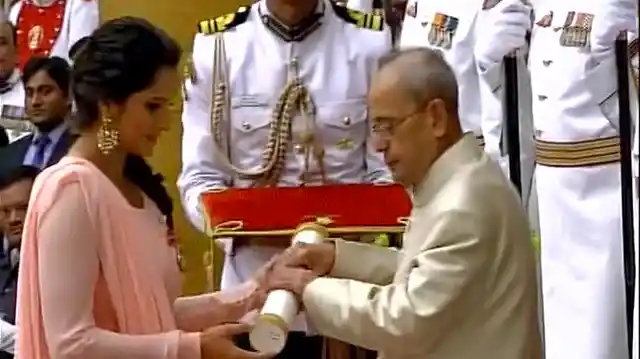 President Pranab Mukherjee confers the Padma Bhushan on Sania Mirza at Rashtrapati Bhavan (Photo: ANI screengrab)