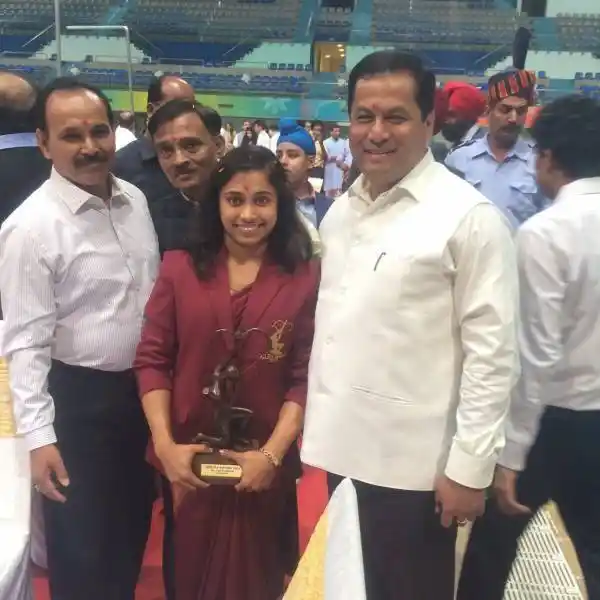 Arjuna awardee Dipa Karmakar with Sports Minister Sarbananda Sonowal. (Photo: <a href="https://www.facebook.com/dipa.karmakar.18?fref=ts">Facebook</a>)