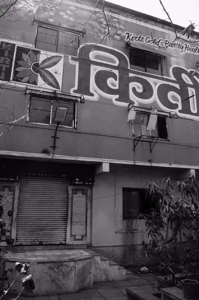 The industrial economy of the region has collapsed. This factory of Kirti Gold, a large agro-processing industrial group has been shuttered for the last 2 months. (Photo: Ameya Marathe, curated by Nikhil Inamdar)