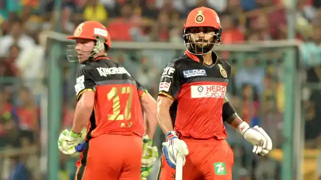 AB de Villiers and Virat Kohli of Royal Challengers Bangalore in action during an IPL match between Sunrisers Hyderabad and Royal Challengers Bangalore (Photo: IANS)