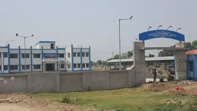 The Kaliganj Government College in Debogram, Nadia, still under construction, has already been painted white-and-blue by the Mamata Banerjee-led Trinamool Congress government. (Photo: Chandan Nandy/ <b>The Quint</b>)
