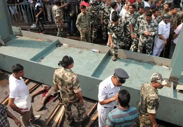 Rescue operations underway at the site where a part of a portion of Vivekananda Flyover collapsed in Kolkata on 31 March 2016. (Photo: IANS)