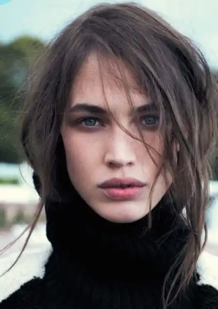 Side braid and half-inserted hair (Photo: <a href="https://in.pinterest.com/pin/54817320442286795/">Pinterest/EricHu</a>)