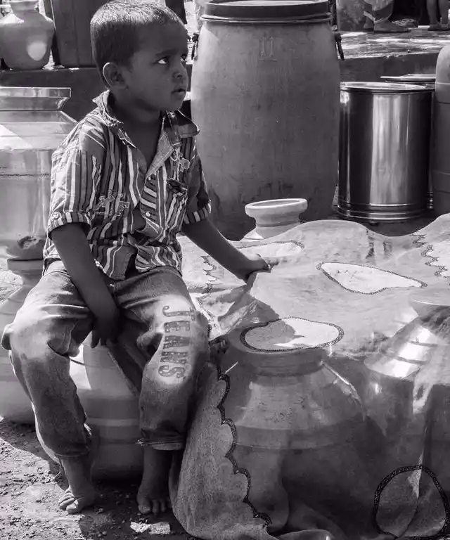 A little boy watches, as an altercation breaks out at the Vivekanand Chowk water tank in Latur. Fights between officials and citizens over water supplies have led to violence and even death. (Photo: Ameya Marathe, curated by Nikhil Inamdar)