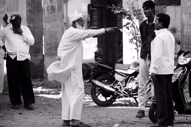 “How dare you divert water meant for my colony?” - an argument ensues between an old man and the tank official. (Photo: Ameya Marathe, curated by Nikhil Inamdar)