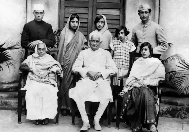 The Nehru family, from left seated: Swarup Rani Nehru, Motilal Nehru, Kamala Nehru. Standing: Jawaharlal Nehru, Vijaya Lakshmi Pandit, Krishna Kumari, Indira and R.S. Pandit. (Photo Courtesy: <a href="http://www.nehrumemorial.nic.in/en/galleries/photo-gallery/category/40-jawaharlal-nehru-with-family-members.html">Nehru Memorial Museum and Library</a>)