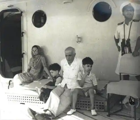 Jawaharlal Nehru with Indira Gandhi, Rajiv and Sanjay (Photo Courtesy: <a href="http://www.nehrumemorial.nic.in/en/galleries/photo-gallery/category/40-jawaharlal-nehru-with-family-members.html">Nehru Memorial Museum and Library</a>)