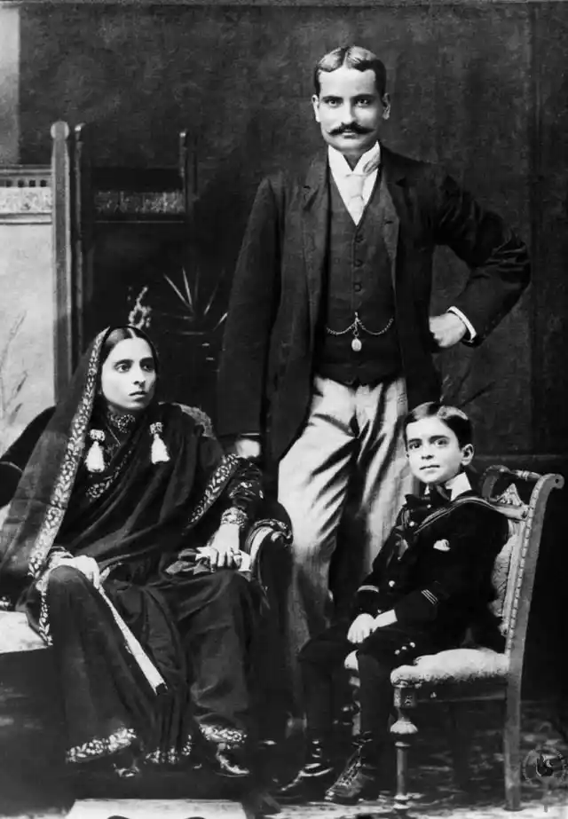 Jawaharlal Nehru with his mother Swarup Rani and father Motilal Nehru, 1894. (Photo: <a href="http://www.nehrumemorial.nic.in/en/galleries/photo-gallery/category/40-jawaharlal-nehru-with-family-members.html">Nehru Memorial Museum and Library</a>)