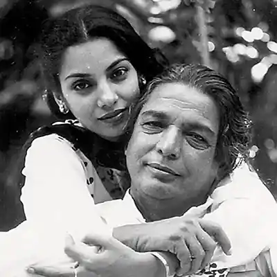 Shabana Azmi with her beloved father Kaifi Azmi (Photo:www.azmikaifi.com)