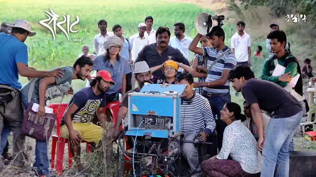Nagraj Manjule with his team on location shooting <i>Sairat</i>