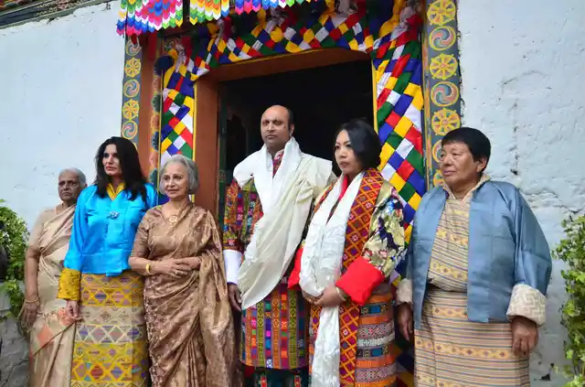 The colourful bridal party (Photo courtesy: Bhawana Somaaya)