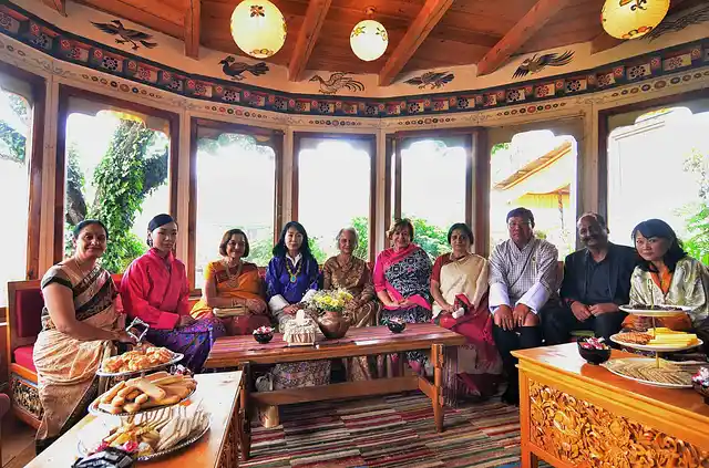 The Queen of Bhutan sits between Asha Parekh, Waheeda Rehman, Helen, Bhawana Somaaya and other dignitaries (Photo courtesy: Bhawana Somaaya)