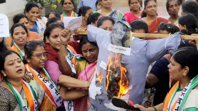 Nationalist Congress Party women activists protest against comedian and founder of All India Bakchod (AIB) Tanmay Bhat in Mumbai, May 30, 2016. (Photo: PTI)