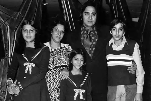 A rare picture of the Dutt family (Photo courtesy: Twitter)