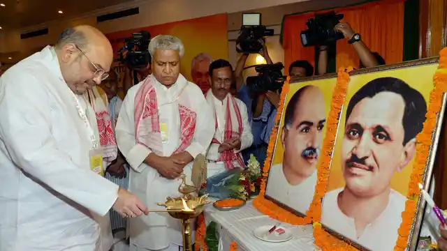 BJP President Amit Shah lighting a lamp to inaugurate party’s national executive meeting in Allahabad, 12 June 2016. (Photo: PTI)
