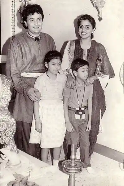 Neetu and Rishi with children Ranbir and Riddhima. (Photo courtesy: Twitter/<a href="https://www.instagram.com/p/BHgi4Z-BjeH/?taken-by=neetu54&hl=en">RanbirsArushi</a>)