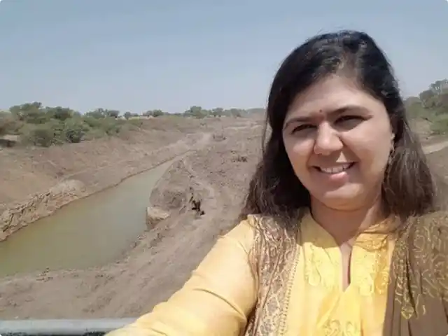 Pankaja Munde was in the news for clicking a selfie in a drought-hit area while out on work to survey the progress of the ‘Jalyukta Shivar’ project. (Photo courtesy: <a href="https://twitter.com/dharm_JDU/status/722666724647153664">Twitter/Dharmendra Kumar</a>) 