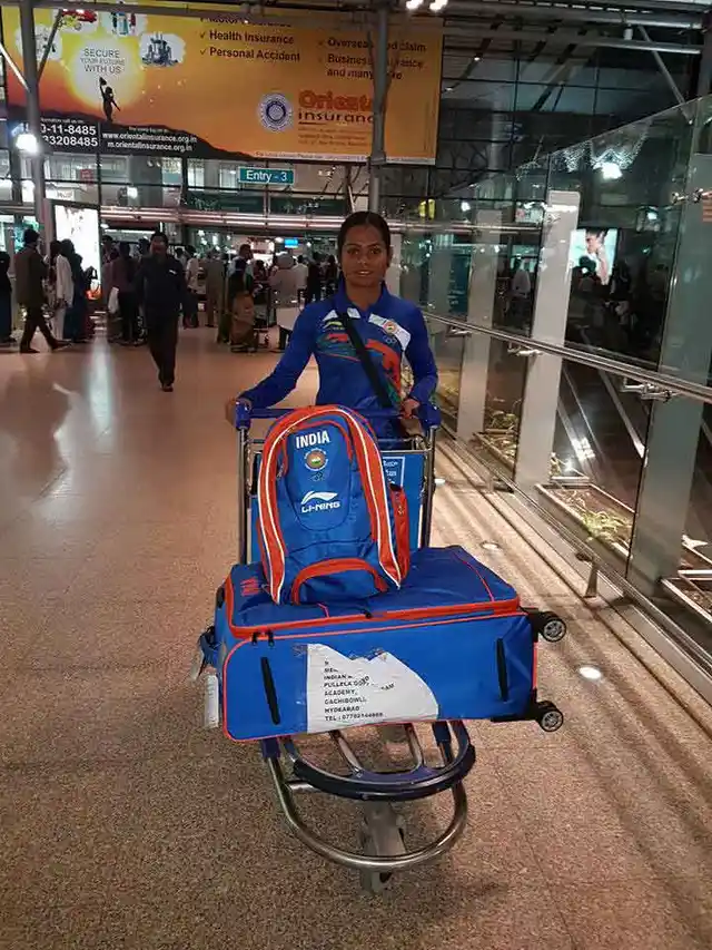 While the officials booked themselves on business class seats, Dutee was forced to travel in economy class. (Photo Courtesy: <a href="https://www.facebook.com/photo.php?fbid=224279741302710&set=a.111735559223796.1073741828.100011620567117&type=3&theater">Facebook/Dutee Chand</a>)