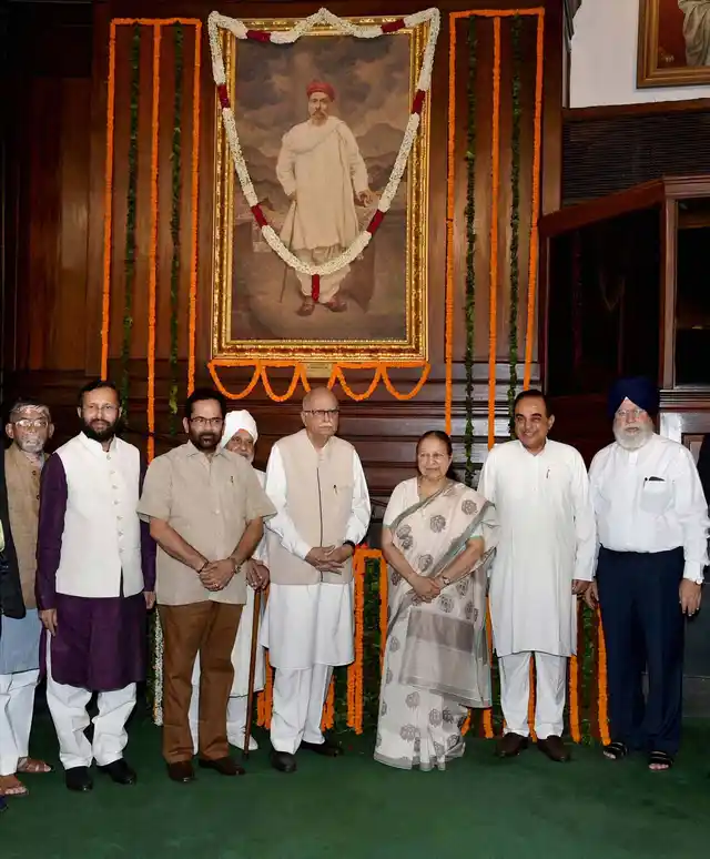 Sumitra Mahajan, Mukhtar Abbas Naqvi, Prakash Javadekar , Santosh Gangwar, SS Ahluwalia, LK Advani and Subramanian Swamy paying tribute to Lokmanya Bal Gangadhar Tilak on his birth anniversary at Parliament in New Delhi. 