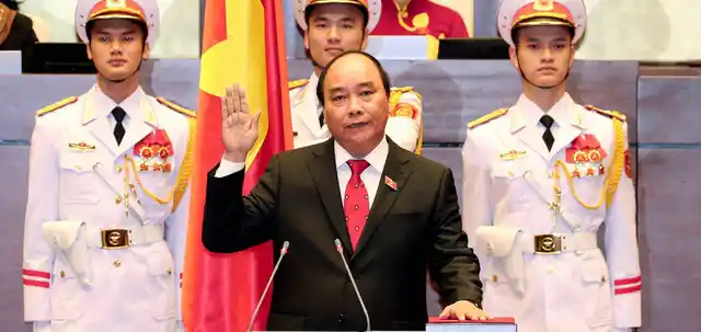 Nguyen Xuan Phuc takes oath after being elected Prime Minister, in Hanoi, Vietnam, 7 April, 2016 (Photo: PTI)