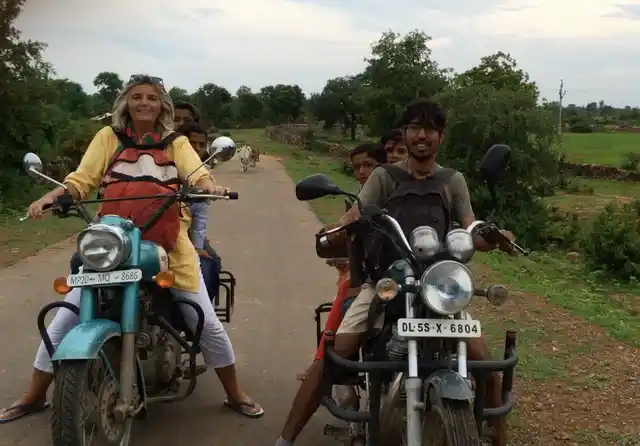 Ulrike Reinhard and her team member <a href="https://www.facebook.com/mannan.gupta.5">Mannan Gupta</a> with the children of Janwaar. (Photo Courtesy: Vicky Roy)