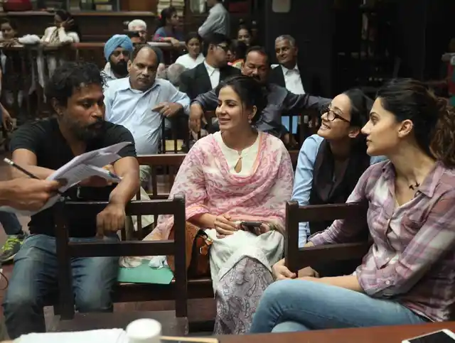 Shoojit with his <i>Pink </i>gang of girls during the shoot. (Photo courtesy: <a href="https://twitter.com/ShoojitSircar/status/771971556092379136">Twitter/ ShoojitSircar</a>)