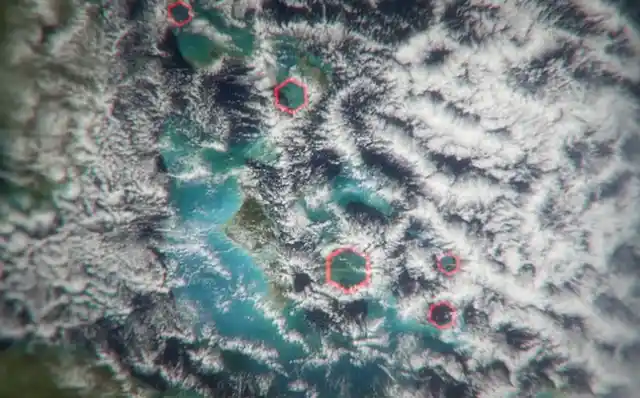 Hexagonal clouds. (Photo: <a href="http://www.sciencechannel.com/tv-shows/what-on-earth/what-can-these-hexagonal-shapes-tell-us-about-the-bermuda-triangle/">Science Channel</a>)