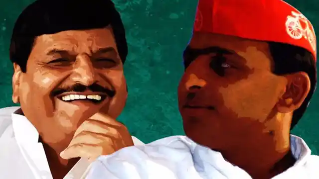 Akhilesh Yadav has already sent feelers to the Congress in the event of his breaking away and forming his own party. (Photo: <b>The Quint</b>)